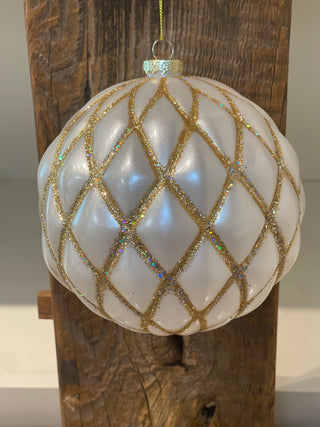 150MM MATTE GLITTER NET VP BALL ORNAMENT - WHITE/GOLD