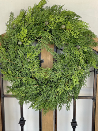 20" Juniper Wreath